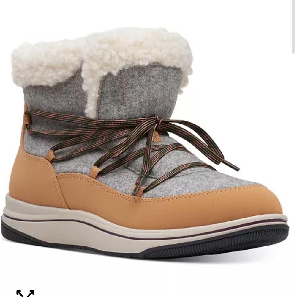NWOT CLARKS CLOUDSTEPPERS GLACIER BOOTS